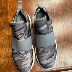 Women’s JSlides.  Size 6.